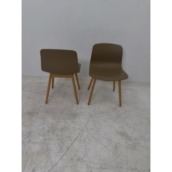 tweedehands gebruikt refurbished Kantinestoelen Hay AAC12 About a Chair stoel taupe en grijs houten poten tweedehands - gebruikt - refurbished Hay AAC12 About a Chair stoel taupe en grijs houten poten Kantinestoelen