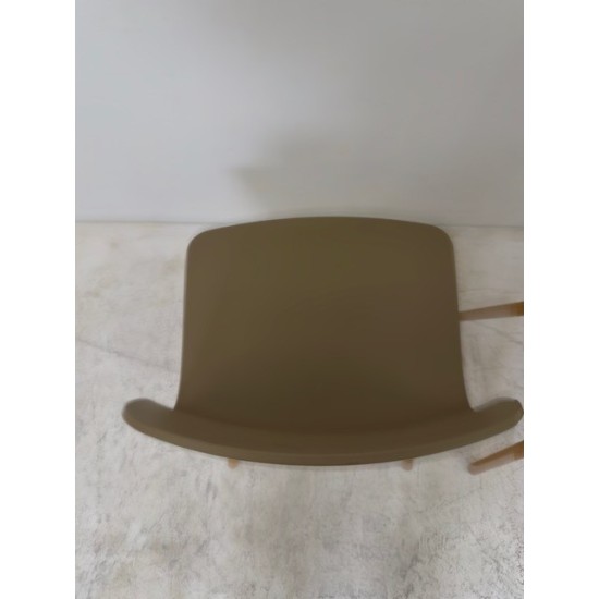 tweedehands gebruikt refurbished Kantinestoelen Hay AAC12 About a Chair stoel taupe en grijs houten poten tweedehands - gebruikt - refurbished Hay AAC12 About a Chair stoel taupe en grijs houten poten Kantinestoelen