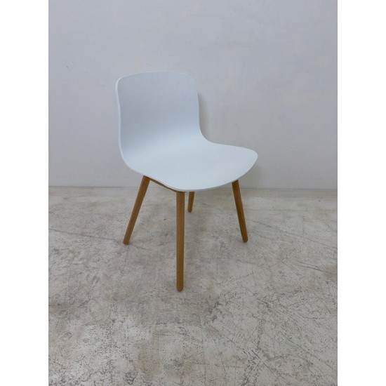 tweedehands gebruikt refurbished Kantinestoelen Hay AAC12 About a Chair stoel taupe en grijs houten poten tweedehands - gebruikt - refurbished Hay AAC12 About a Chair stoel taupe en grijs houten poten Kantinestoelen