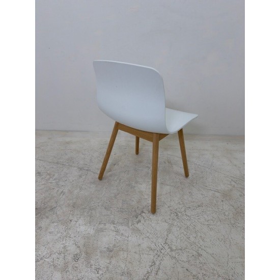 tweedehands gebruikt refurbished Kantinestoelen Hay AAC12 About a Chair stoel taupe en grijs houten poten tweedehands - gebruikt - refurbished Hay AAC12 About a Chair stoel taupe en grijs houten poten Kantinestoelen