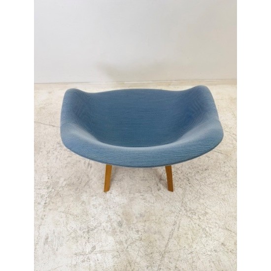 tweedehands - gebruikt - refurbished Hay AAL83 Armchair, Blue Fabric, Oak Base Bucket seat chairs