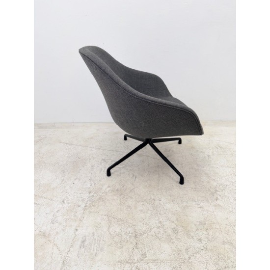 tweedehands - gebruikt - refurbished Hay AAL81 About a Loungechair antraciet showroomstaat Kuipstoelen