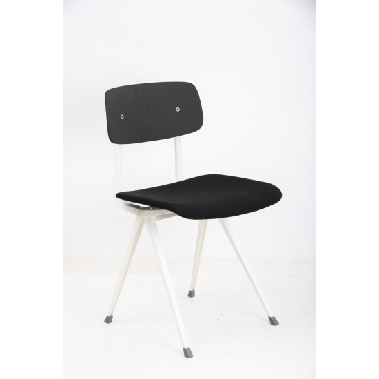 tweedehands - gebruikt - refurbished HAY Result (Revolt) 4-poot Stoel Gestoffeerd Kantinestoelen