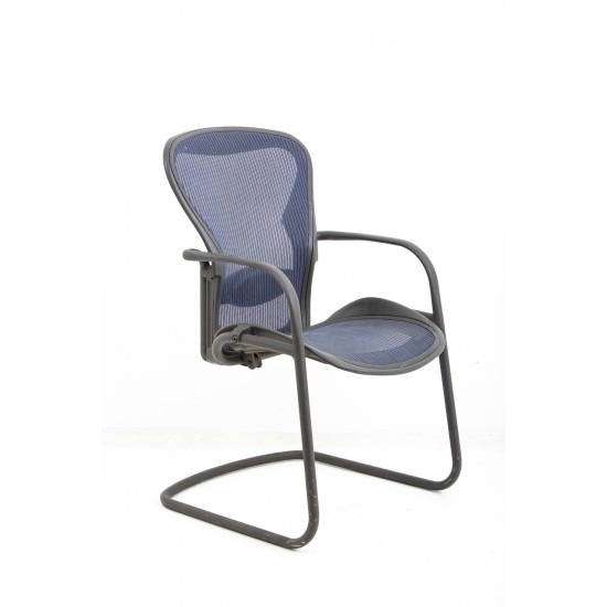 tweedehands gebruikt refurbished Vergaderstoelen Herman Miller Aeron Sledepootstoel Kobalt tweedehands - gebruikt - refurbished Herman Miller Aeron Sledepootstoel Kobalt Vergaderstoelen