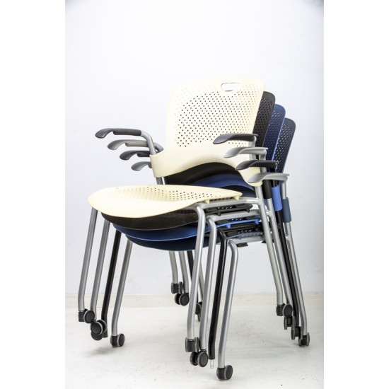 tweedehands gebruikt refurbished Stapelbare stoelen Herman Miller Caper 4-poot Stoel wieltjes tweedehands - gebruikt - refurbished Herman Miller Caper 4-poot Stoel wieltjes Kantinestoelen
