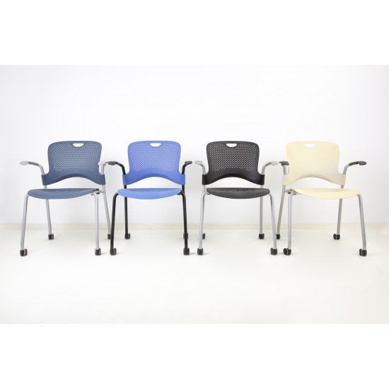 tweedehands gebruikt refurbished Stapelbare stoelen Herman Miller Caper 4-poot Stoel wieltjes tweedehands - gebruikt - refurbished Herman Miller Caper 4-poot Stoel wieltjes Kantinestoelen