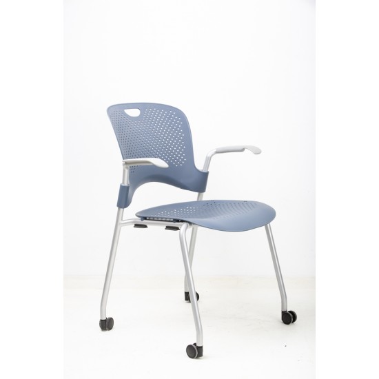 tweedehands gebruikt refurbished Stapelbare stoelen Herman Miller Caper 4-poot Stoel wieltjes tweedehands - gebruikt - refurbished Herman Miller Caper 4-poot Stoel wieltjes Kantinestoelen