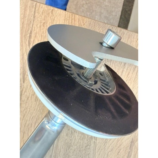 tweedehands - gebruikt - refurbished Humanscale M8 design monitorarm met crossbar voor 2 monitoren wit gepolijst bolt trough bladbevestiging Monitorarmen