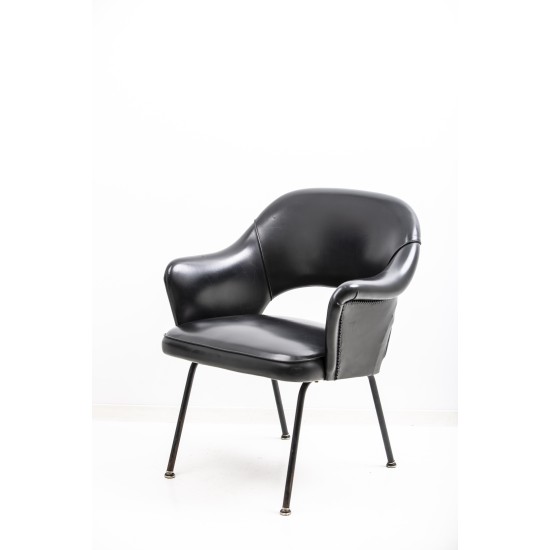 gebruikte Knoll Studio Saarinen Conference Chair tweedehands Fauteuils