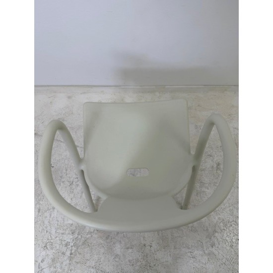 tweedehands - gebruikt - refurbished Magis Air armchair stapelbare stoel in zeer goede staat Kantinestoelen