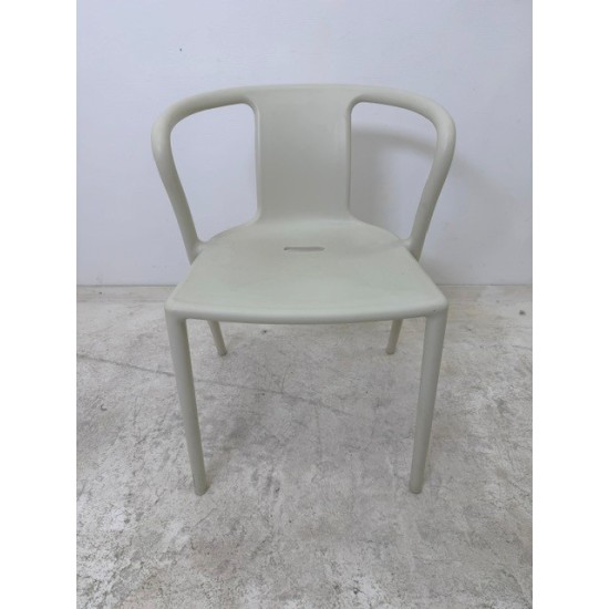 tweedehands - gebruikt - refurbished Magis Air armchair stapelbare stoel in zeer goede staat Kantinestoelen