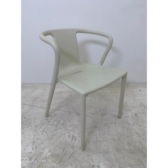 tweedehands - gebruikt - refurbished Magis Air armchair stapelbare stoel in zeer goede staat Kantinestoelen