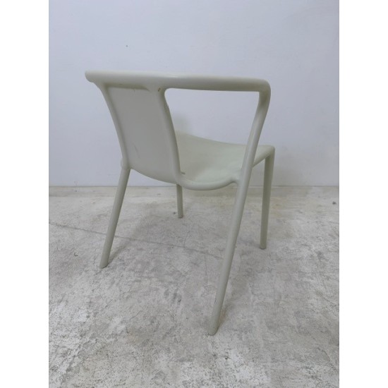 tweedehands - gebruikt - refurbished Magis Air armchair stapelbare stoel in zeer goede staat Kantinestoelen