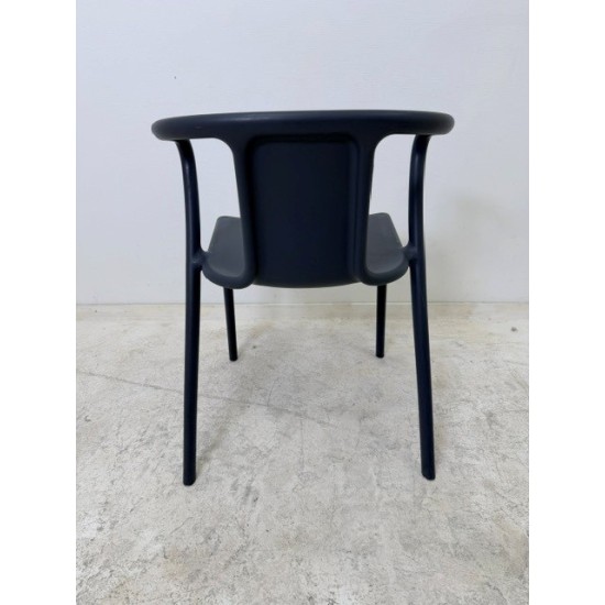 tweedehands - gebruikt - refurbished Magis Air armchair stapelbare stoel in zeer goede staat Kantinestoelen