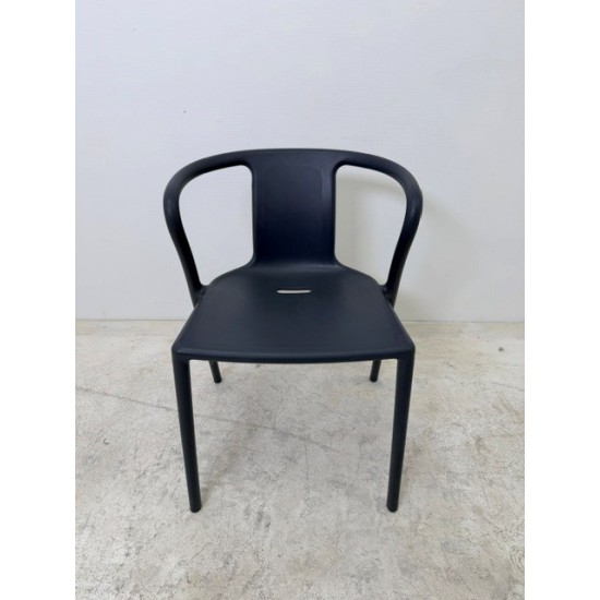 tweedehands - gebruikt - refurbished Magis Air armchair stapelbare stoel in zeer goede staat Kantinestoelen