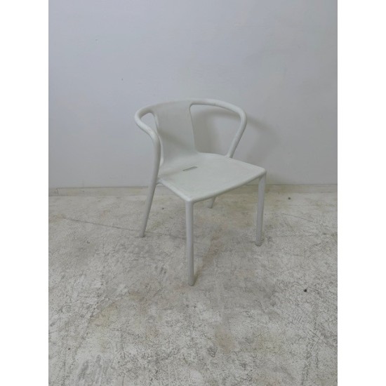 tweedehands - gebruikt - refurbished Magis Air armchair stapelbare stoel in zeer goede staat Kantinestoelen