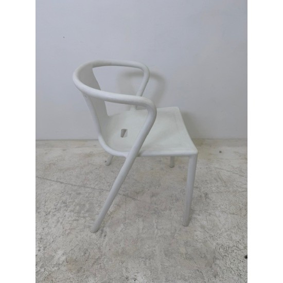 tweedehands - gebruikt - refurbished Magis Air armchair stapelbare stoel in zeer goede staat Kantinestoelen