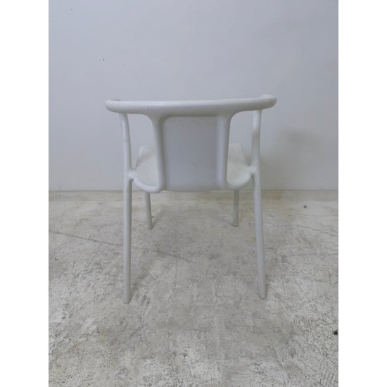 tweedehands - gebruikt - refurbished Magis Air armchair stapelbare stoel in zeer goede staat Kantinestoelen