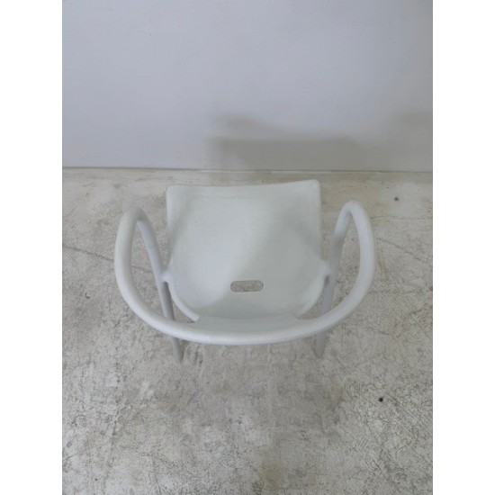 tweedehands - gebruikt - refurbished Magis Air armchair stapelbare stoel in zeer goede staat Kantinestoelen