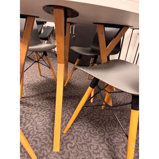 tweedehands gebruikt refurbished Conference table Mobel Linea Nexos round table 120cm white beech showroom model tweedehands - gebruikt - refurbished Mobel Linea Nexos round table 120cm white beech showroom model Conference table