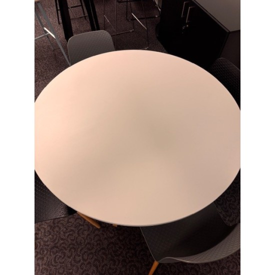 tweedehands gebruikt refurbished Conference table Mobel Linea Nexos round table 120cm white beech showroom model tweedehands - gebruikt - refurbished Mobel Linea Nexos round table 120cm white beech showroom model Conference table