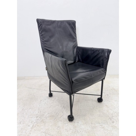 tweedehands - gebruikt - refurbished Montis Chaplin Armchair black leather wheels Chairs 4 legs