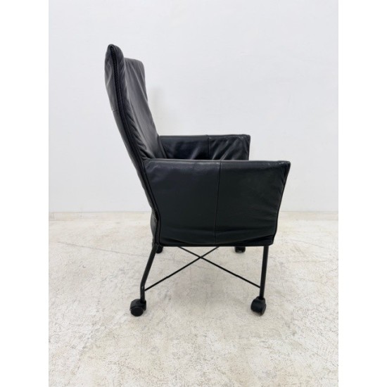 tweedehands - gebruikt - refurbished Montis Chaplin Armchair black leather wheels Chairs 4 legs