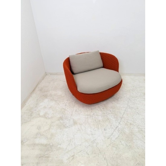 tweedehands - gebruikt - refurbished Moooi Bart swivel design fauteuil rood Fauteuils