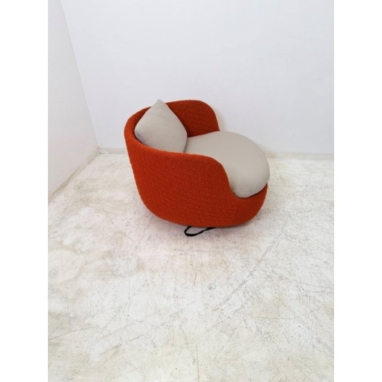 tweedehands - gebruikt - refurbished Moooi Bart swivel design fauteuil rood Fauteuils