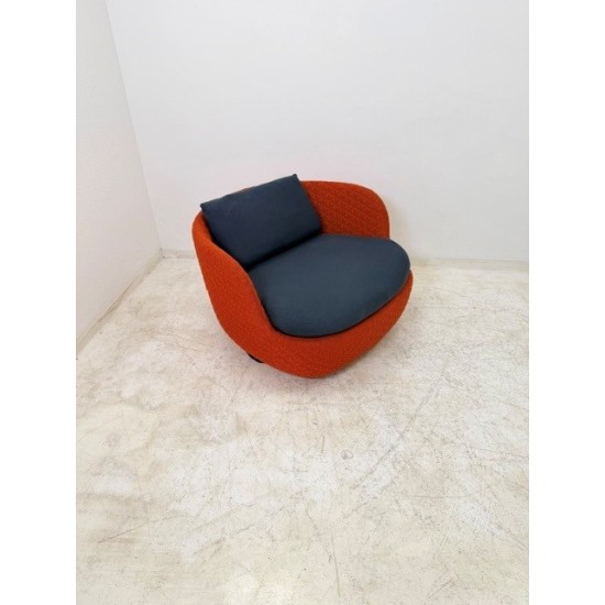 tweedehands - gebruikt - refurbished Moooi Bart swivel design fauteuil rood Fauteuils
