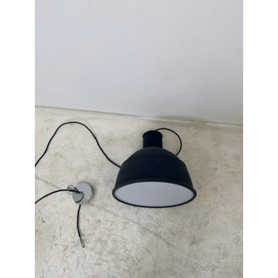 tweedehands - gebruikt - refurbished Muuto diverse design kleurrijke hanglampen - in zeer goede staat Design verlichting