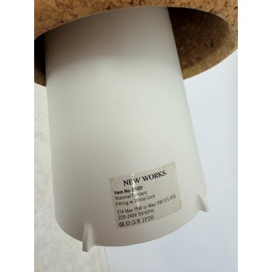 tweedehands - gebruikt - refurbished New Works Material Pendant Scandinavische design hanglamp kurk Design verlichting