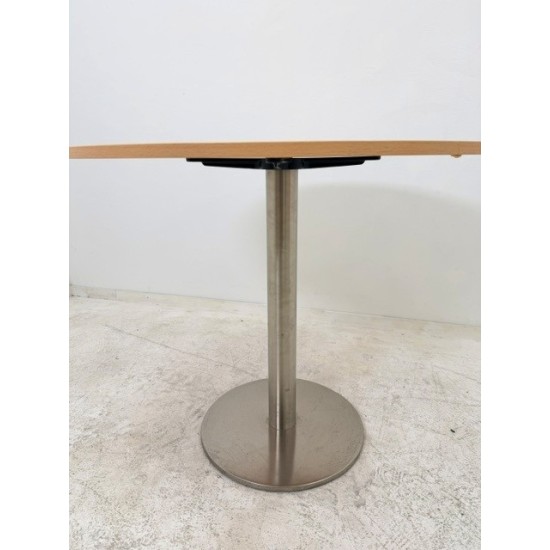 tweedehands - gebruikt - refurbished Round table with stainless steel column base and beech top, 90 cm Design table