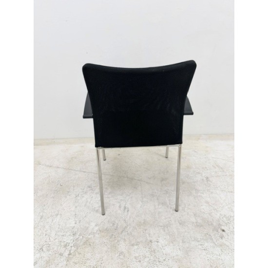 tweedehands - gebruikt - refurbished Stapelbare 4-poot bezoekersstoel met armleuningen zwart 4-poot stoelen