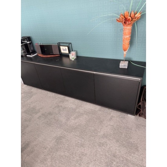 tweedehands gebruikt refurbished Design cabinet Palmberg Select sideboard cabinet, black melamine, showroommodel tweedehands - gebruikt - refurbished Palmberg Select sideboard cabinet, black melamine, showroommodel Design cabinet
