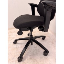 RH Mereo 220 Office chair