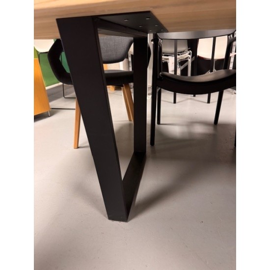 tweedehands gebruikt refurbished Dining room table Spoinq Tree Trunk Table 400x100cm Showroom model tweedehands - gebruikt - refurbished Spoinq Tree Trunk Table 400x100cm Showroom model Dining room table