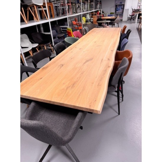 tweedehands gebruikt refurbished Dining room table Spoinq Tree Trunk Table 400x100cm Showroom model tweedehands - gebruikt - refurbished Spoinq Tree Trunk Table 400x100cm Showroom model Dining room table