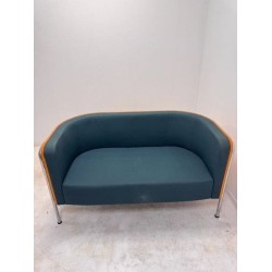 Thonet S3002 2-seater sofa green with beech back
