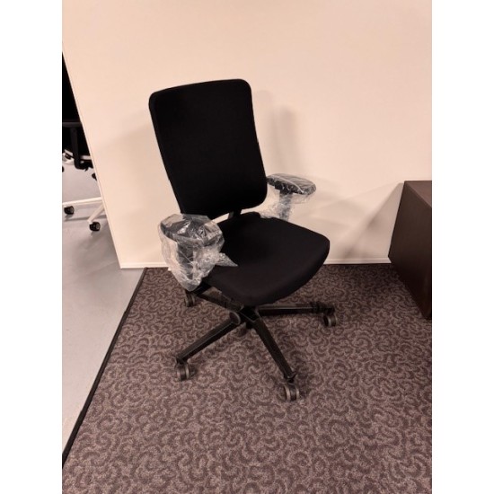 tweedehands - gebruikt - refurbished Viasit drumback NPR bureaustoel Nw showroommodel zwart stof zwart net NPR1813 bureaustoelen