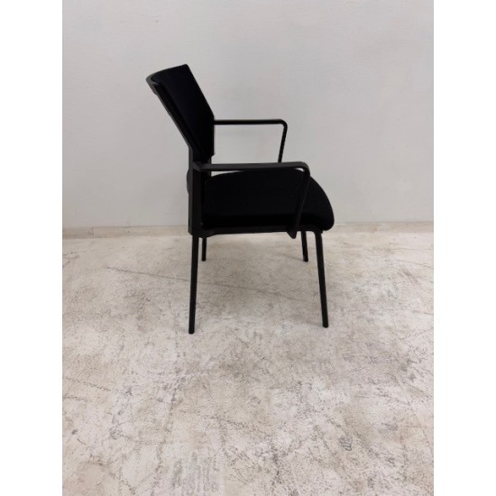 tweedehands gebruikt refurbished Kantinestoelen Viasit Impulse netweave 5211 4pootstoel armleuningen zwart tweedehands - gebruikt - refurbished Viasit Impulse netweave 5211 4pootstoel armleuningen zwart Kantinestoelen