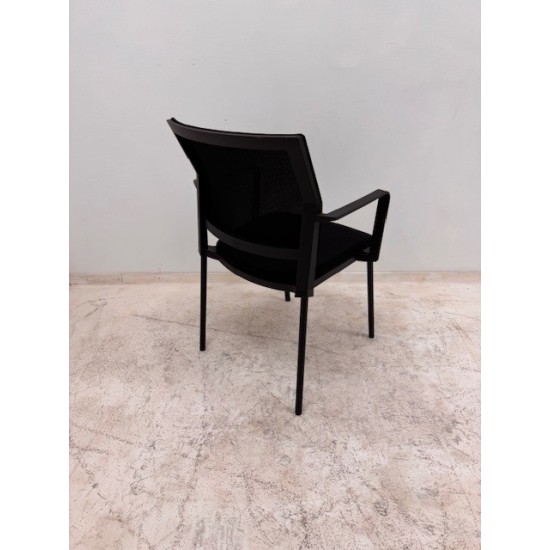 tweedehands gebruikt refurbished Kantinestoelen Viasit Impulse netweave 5211 4pootstoel armleuningen zwart tweedehands - gebruikt - refurbished Viasit Impulse netweave 5211 4pootstoel armleuningen zwart Kantinestoelen