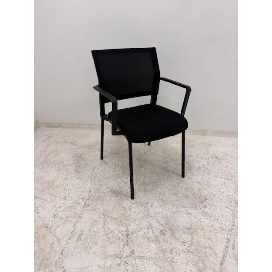 tweedehands gebruikt refurbished Kantinestoelen Viasit Impulse netweave 5211 4pootstoel armleuningen zwart tweedehands - gebruikt - refurbished Viasit Impulse netweave 5211 4pootstoel armleuningen zwart Kantinestoelen