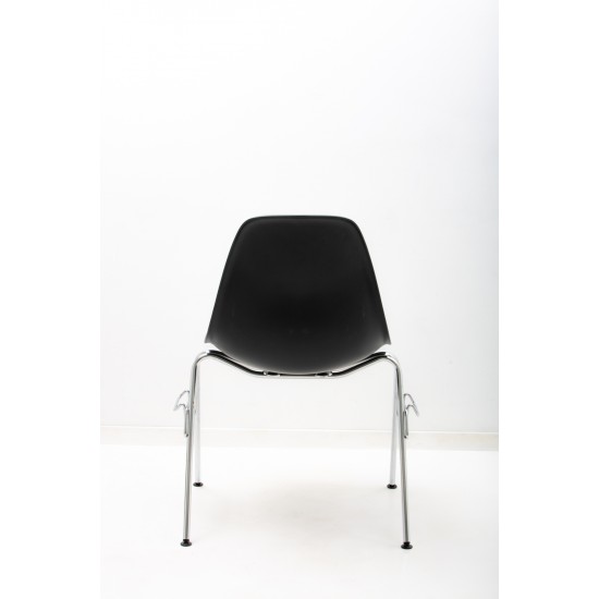 tweedehands gebruikt refurbished Kuipstoelen Vitra Eames Plastic Side Chair DSS-N Stoel tweedehands - gebruikt - refurbished Vitra Eames Plastic Side Chair DSS-N Stoel Kuipstoelen