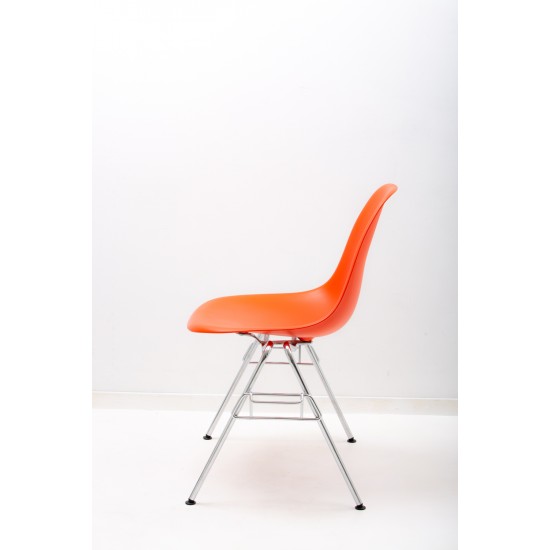 tweedehands gebruikt refurbished Kuipstoelen Vitra Eames Plastic Side Chair DSS-N Stoel tweedehands - gebruikt - refurbished Vitra Eames Plastic Side Chair DSS-N Stoel Kuipstoelen