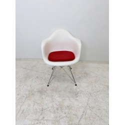 Vitra Eames DAR look a like wit met zitkussen