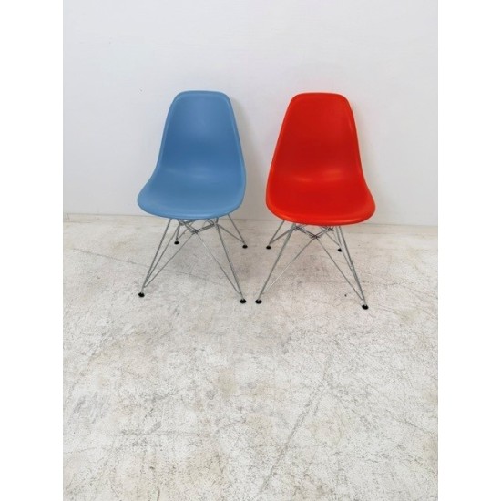 tweedehands - gebruikt - refurbished Vitra Eames DSR plastic side chair - bucket seat Bucket seat chairs