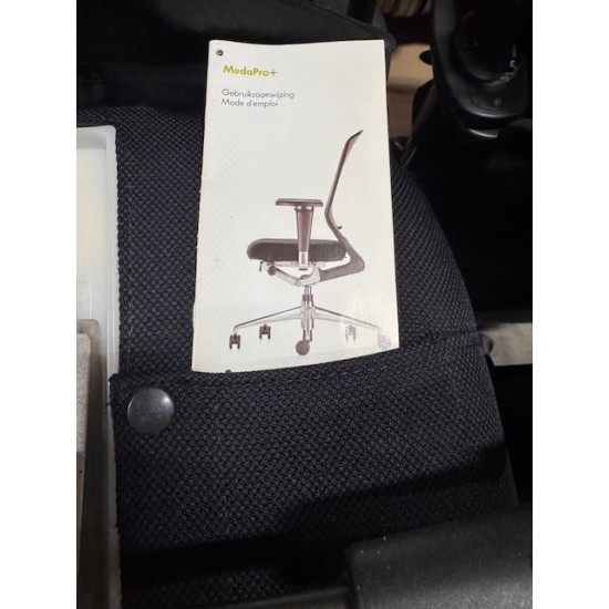 tweedehands - gebruikt - refurbished Vitra MedaPro + Bureaustoel met mesh rugleuning Bureaustoelen