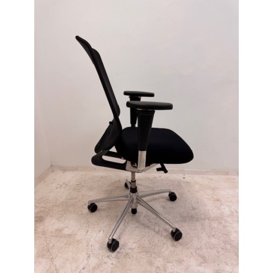 tweedehands - gebruikt - refurbished Vitra MedaPro + Bureaustoel met mesh rugleuning Bureaustoelen