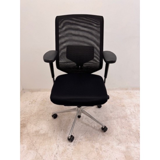 tweedehands - gebruikt - refurbished Vitra MedaPro + Bureaustoel met mesh rugleuning Bureaustoelen